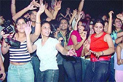 Frenzied fans at a channel [V] Viva