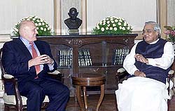 US Deputy Secretary of State Richard Armitage speaks to Indian Prime Minister Atal Behari Vajpayee 