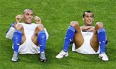 Brazilian midfielder Rivaldo and striker Ronaldo take part in a training session