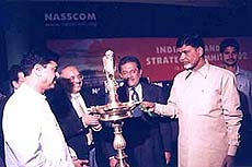 Union Communication Minister Pramod Mahajan and Andhra Pradesh Chief Minister Chandrababu Naidu
