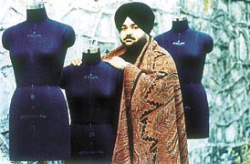 Valaya the showman