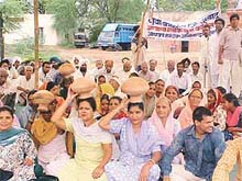 Youth Congress activists hold a matka phod demonstration 
