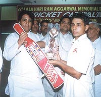 Manvinder Bisla receiving the Man of the Match Award 