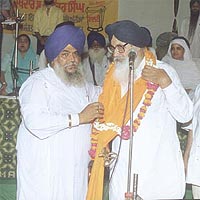 Parkash Singh Badal being welcomed at a public meeting