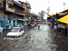 Pre-Monsoon heavy rains disrupted vehicular traffic in Meerut 