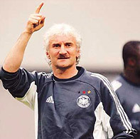 Germanys coach Rudi Voeller at his teams World Cup practice at the Seoul World Cup Stadium in Seoul on Monday.