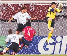 South Koreas goalkeeper Lee Woon-jae (R) makes a save as Germanys Miroslav Klose (L), Marco Bode (2nd L) and South Koreas Choi Jin-cheul crowd the goal at their World Cup semifinal match in Seoul on Tuesday. 