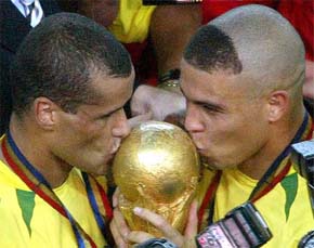 Brazils Ronaldo and Rivaldo kiss the World Cup Trophy