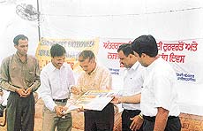 Mr Rakesh Goyal, Zonal Director, Narcotics Bureau of India, releases a poster against drug abuse in Fatehgarh Sahib.