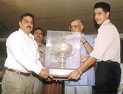 ONGC cricket team manager Sunil Khanna and Gautam Vadhera receiving the DDCA Hot Weather Cricket Tournament Trophy from Lt-Governor Vijay Kapoor