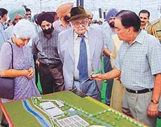 Mr V.K. Bhardwaj, Chief Engineer, Municipal Corporation Chandigarh, explains the functioning of the proposed 5MGD sewage treatment plant to the Punjab Governor and U T Administrator, Lt-Gen J.F.R. Jacob (retd), before the Governor laid the foundation stone of the plant at Raipur Kalan on Wednesday. 