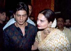 Cine star Shah Rukh Khan with Rekha at the premier of film Devdas in Mumbai 