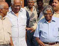 CPIM leader Somnath Chatterji besides Dr Abdul Kalam 
