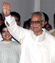 NDA Vice President candidate Bhairon Singh Sekhawat waves after filing his nomination paper