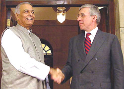British Foreign Secretary Jack Straw meets with Foreign Minister Yashwant Sinha