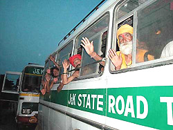 The first batch of pilgrims waving to photographers