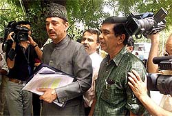 Senior Congress leader Gulam Nabi Azad and Oscar Fernandes