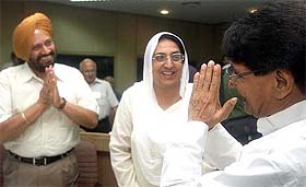 Union Agriculture Minister Ajit Singh with Punjab Agriculture Minister Rajinder Kaur Bhattal