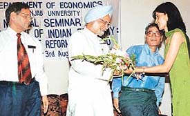 Dr Manmohan Singh receives a bouquet