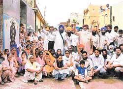 Residents of Sahibzada Fateh Singh Nagar