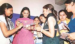 TV serial Kasauti Zindagii Kaystar Shweta Tiwari signs autographs 