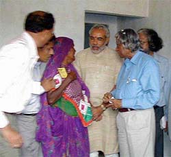 President A. P. J. Abdul Kalam talks to a woman of earthquake-hit Sukhpar village 