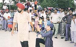 A scene from Shaheed Ki Vaapsi,