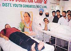Youth Congress activists donate blood to mark the 58th birth anniversary of late Prime Minister Rajiv Gandhi