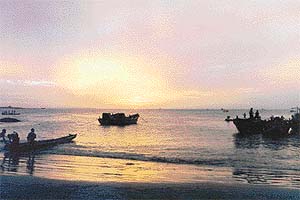 Panoramic picture: Suns rays lighting up the sea at Kanyakumari
