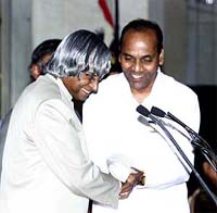 President A.P.J. Abdul Kalam congratulates new Union Power Minister