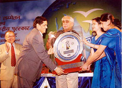 Union Finance Minister Jaswant Singh presents the 1st National Award for Excellence in SSI