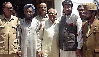 Kashmir Committee Chairman Ram Jethmalani with a delegation of the Jammu and Kashmir Democratic Freedom Party