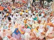 Activists of various outfits of the Left parties at a rally to oppose governments policies