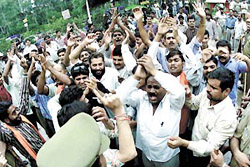 Shiv Sena activists protesting against the screening of Manisha Koirala starrer Ek Chhoti Si Love Story