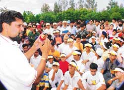 Cricketer of the Century, Kapil Dev gives tips on fast bowling to budding cricketers
