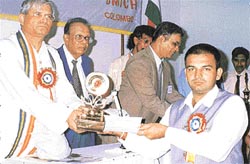 Pt Lalit Mohan Pabbi receives a gold medal and Doctor of Astrology and Spiritual Sciences award at an International Conference of Astrologers