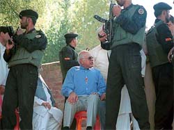 Commandos surround Jammu and Kashmir Chief minister Farooq Abdullah