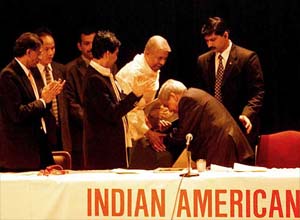 Prime Minister Atal Behari Vajpayee pays respect to Swami Adeshwarananaji