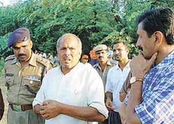 Officials of the CRPF listen to Mr Balbir Singh, father of Ravi Ankit