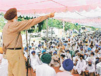 Mr Ajmer Singh Lakhowal addresses a kisan panchayat