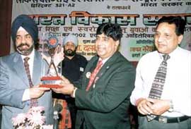 Central Bank of India CMD Dalbir Singh receiving the Lifetime Achievement award 
