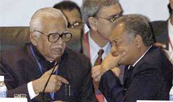 Indian Oil Minister Ram Naik confers with his Indonesian counterpart