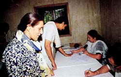 Migrated Kashmiris cast their votes