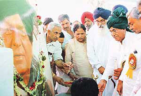 Former Punjab Chief Minister Parkash Singh Badal, Haryana Chief Minister Om Prakash Chautala, Union Minister for Railways Nitish Kumar