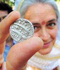 Nafisa Ali at a coin exhibition