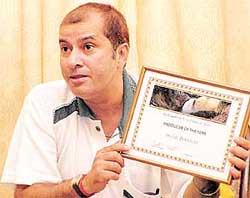 Sunil Babbar, producer of film Ants, shows his award at a press conference in Sector 38