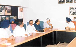 PAU Vice-Chancellor K.S. Aulakh during a discussion with members of a Bangalore-university