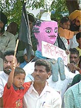 Activists of the All-India Christian Dalit Front demonstrate near the Wagha check post
