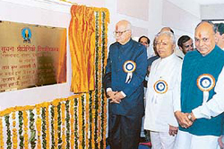 Mr L.K. Advani, Deputy Prime Minister, inaugurates a technical university at Waknaghat in Solan district on Wednesday.