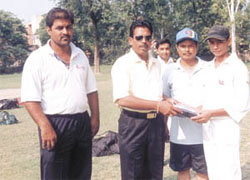 DDCA Sports Committee member Praveen Jain presenting the man of the match award to Tarun Chaudhary